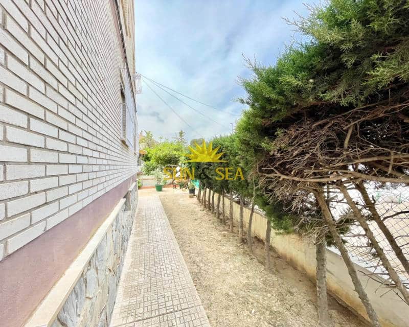 Appartement de 2 chambres à louer à Lo Pagan - 650 € (Ref: 8982918)