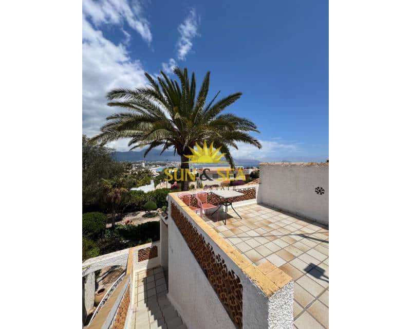 2 soveværelse Villa til leje i Albir med swimmingpool garage - € 2.350 (Ref: 8987035)