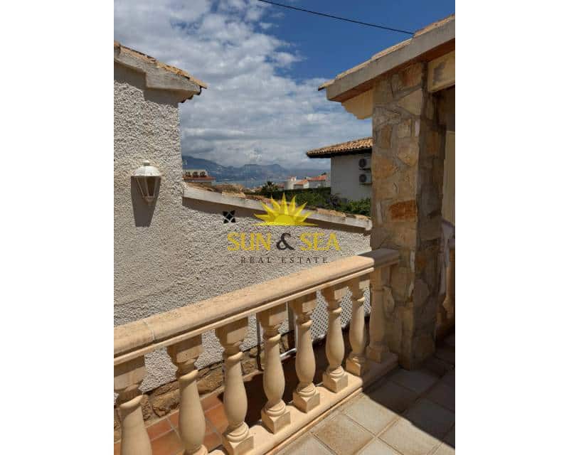 2 soveværelse Villa til leje i Albir med swimmingpool garage - € 2.350 (Ref: 8987035)