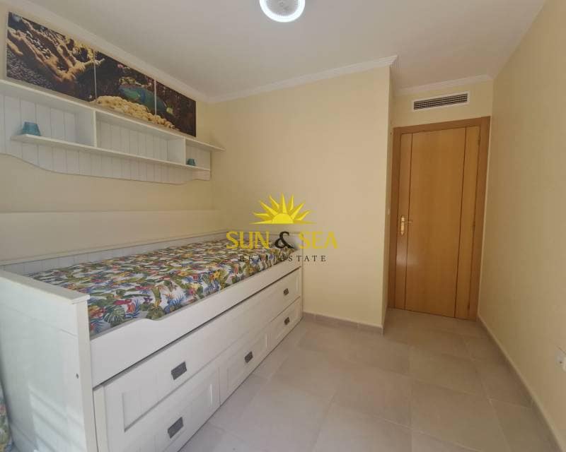 3 quarto Moradia para arrendar em Guardamar del Segura com garagem - 1 200 € (Ref: 8988915)