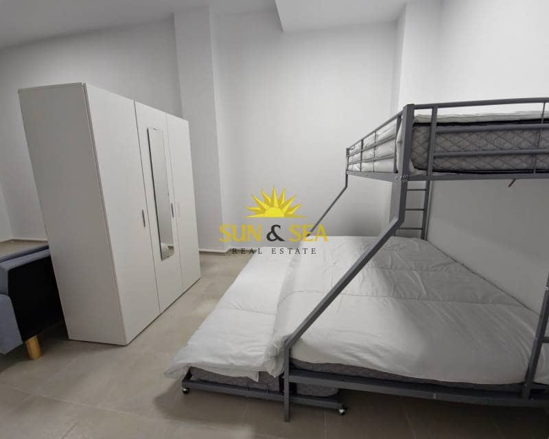 3 quarto Moradia para arrendar em Guardamar del Segura com garagem - 1 200 € (Ref: 8988915)