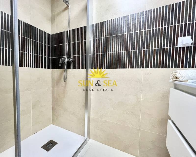 2 Zimmer Apartment zu vermieten in Los Alcazares mit Pool Garage - 800 € (Ref: 9000272)