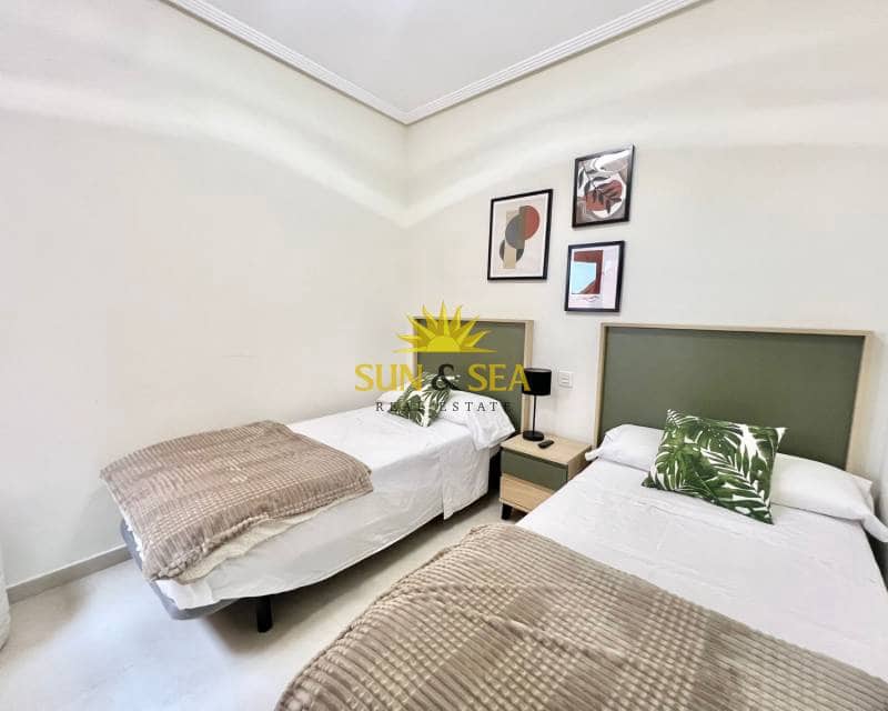 2 Zimmer Apartment zu vermieten in Los Alcazares mit Pool Garage - 800 € (Ref: 9000272)