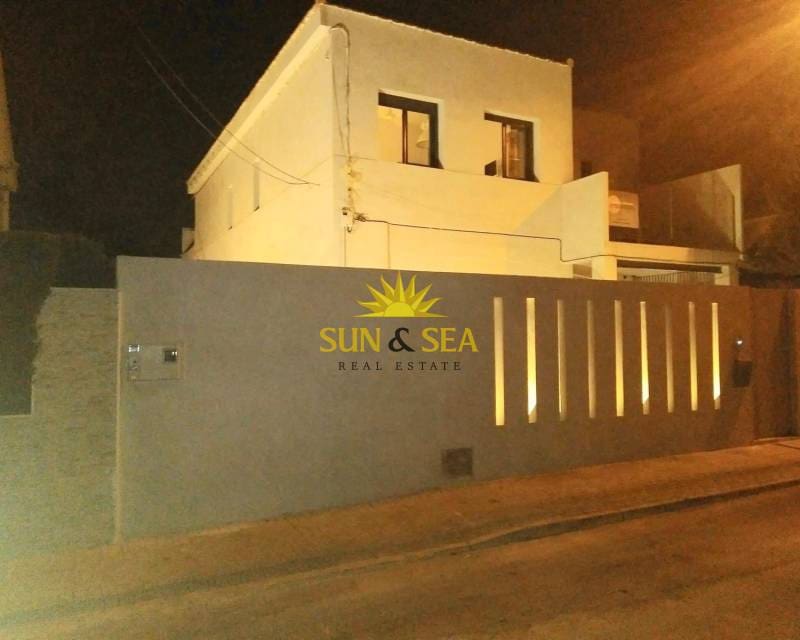 4 soveværelse Villa til salg i Los Cuarteros med swimmingpool - € 430.000 (Ref: 9004281)