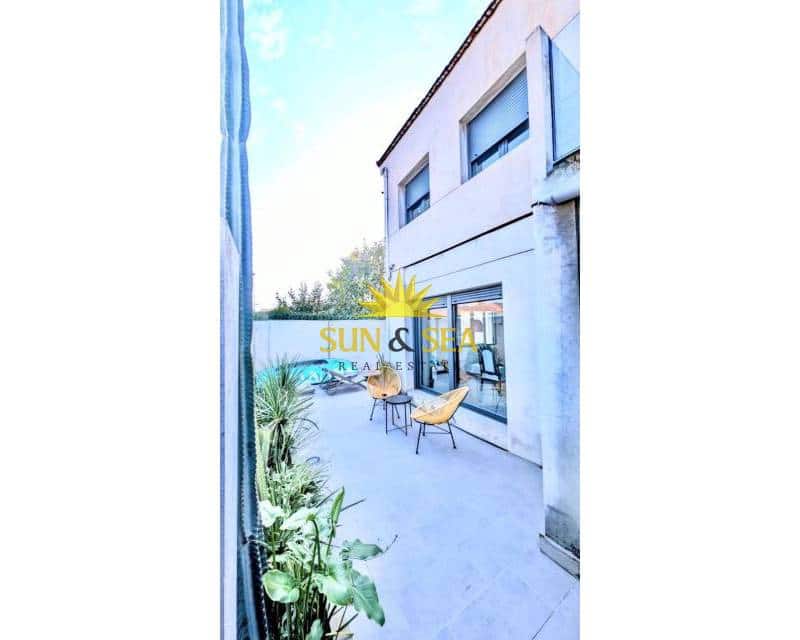 4 soveværelse Villa til salg i Los Cuarteros med swimmingpool - € 430.000 (Ref: 9004281)