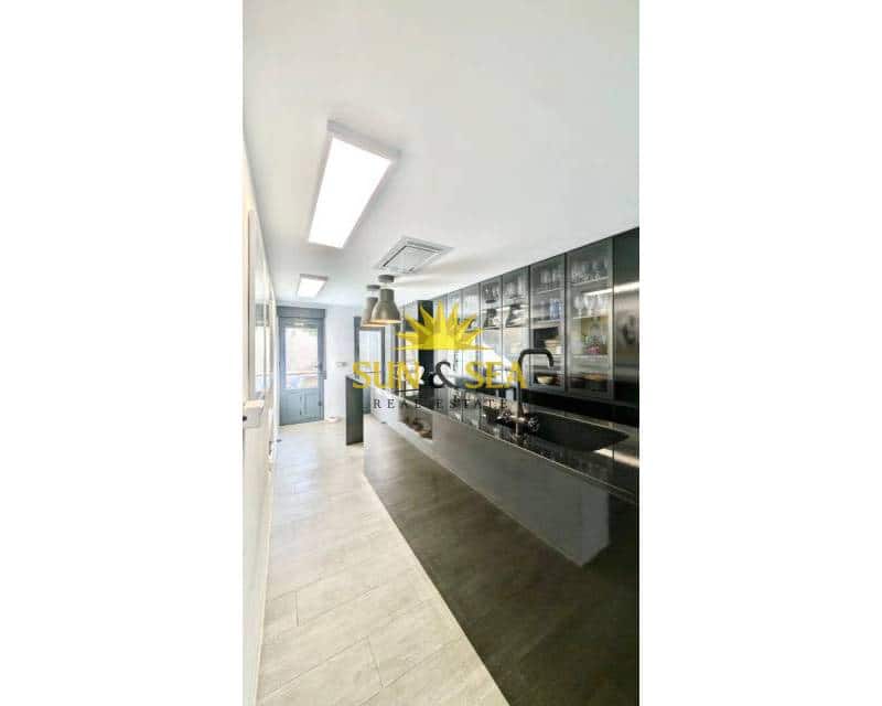 4 soveværelse Villa til salg i Los Cuarteros med swimmingpool - € 430.000 (Ref: 9004281)