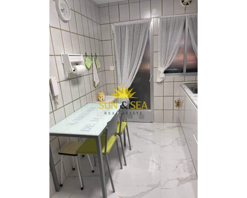 3 quarto Apartamento para arrendar em Puerto de Mazarron - 750 € (Ref: 9006078)