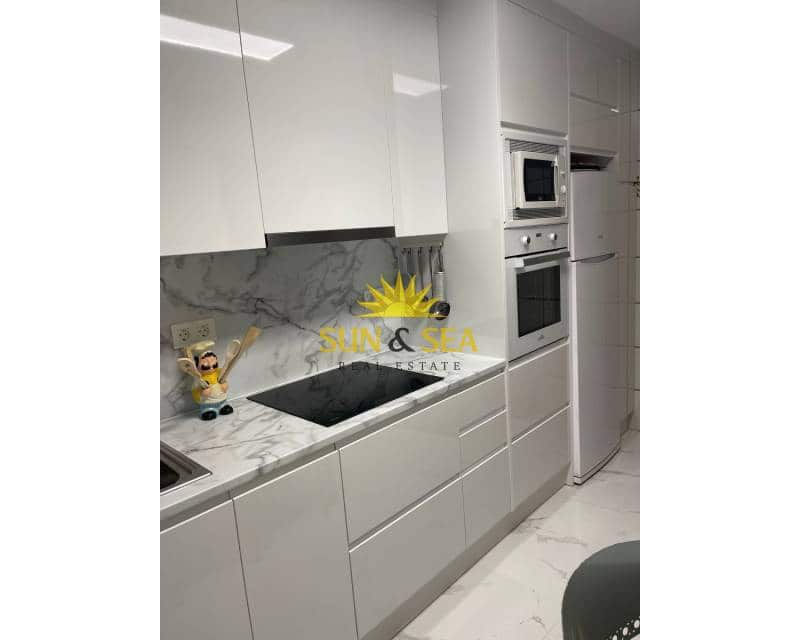 3 quarto Apartamento para arrendar em Puerto de Mazarron - 750 € (Ref: 9006078)