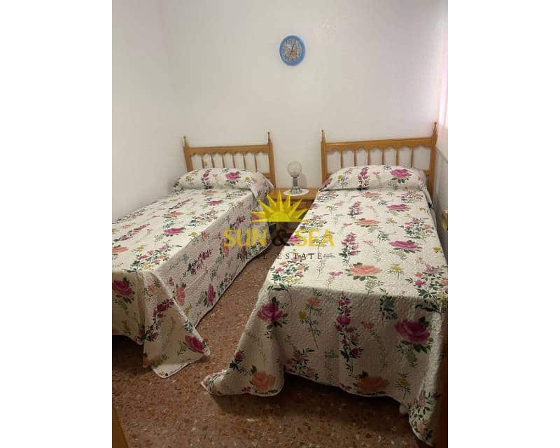 3 quarto Apartamento para arrendar em Puerto de Mazarron - 750 € (Ref: 9006078)