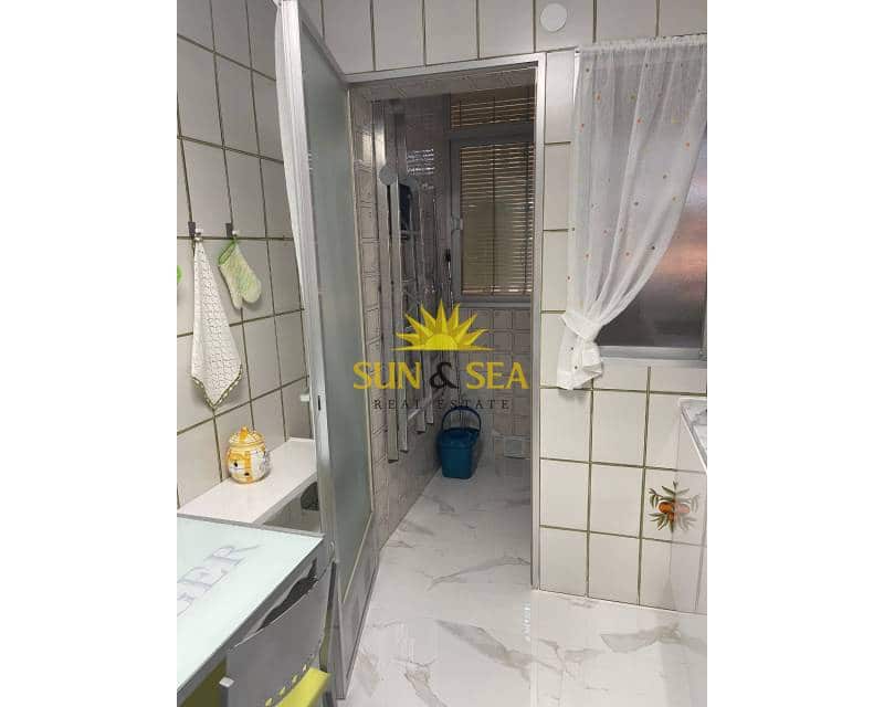 3 quarto Apartamento para arrendar em Puerto de Mazarron - 750 € (Ref: 9006078)