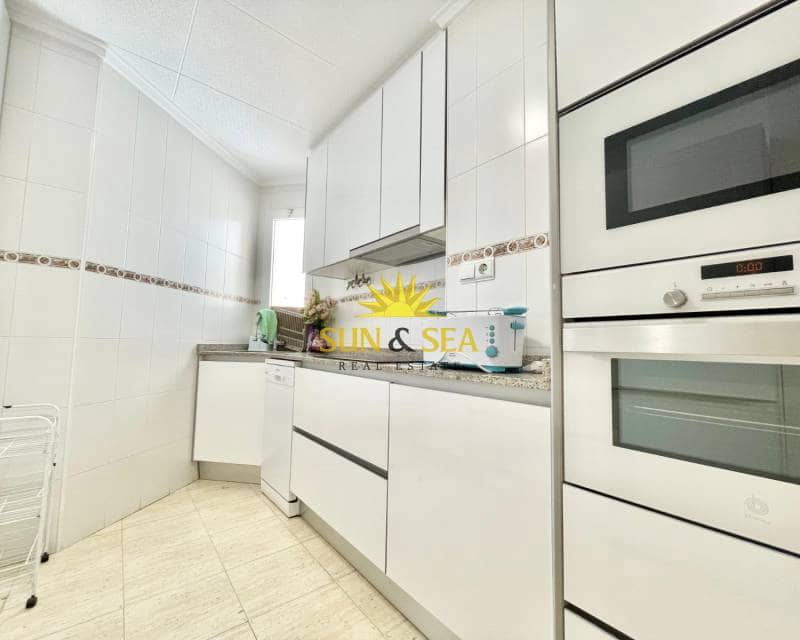 3 soverom Leilighet til leie i Torrevieja med svømmebasseng garasje - € 950 (Ref: 9015120)