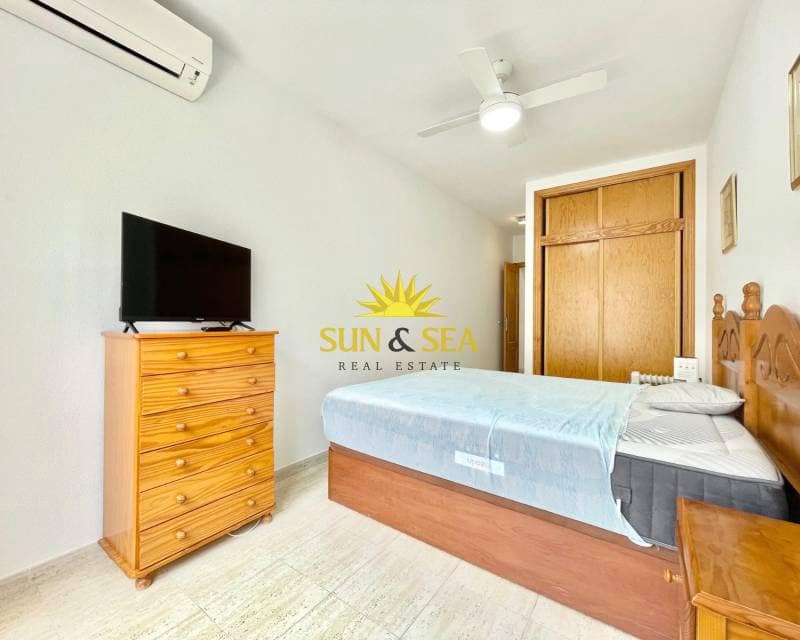 3 soverom Leilighet til leie i Torrevieja med svømmebasseng garasje - € 950 (Ref: 9015120)