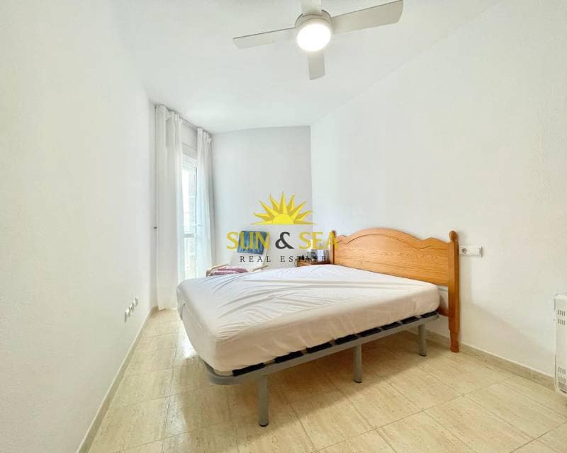 3 soverom Leilighet til leie i Torrevieja med svømmebasseng garasje - € 950 (Ref: 9015120)