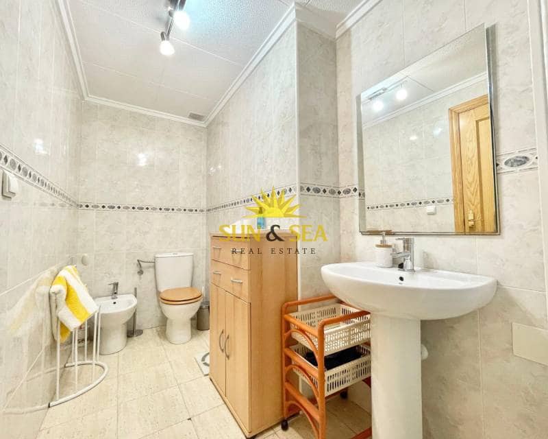 3 soverom Leilighet til leie i Torrevieja med svømmebasseng garasje - € 950 (Ref: 9015120)