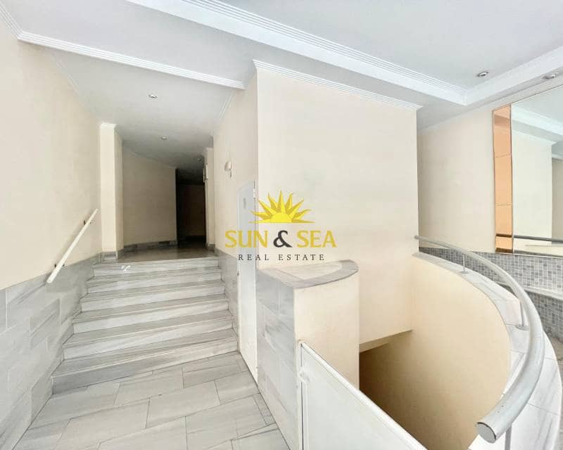 3 soverom Leilighet til leie i Torrevieja med svømmebasseng garasje - € 950 (Ref: 9015120)