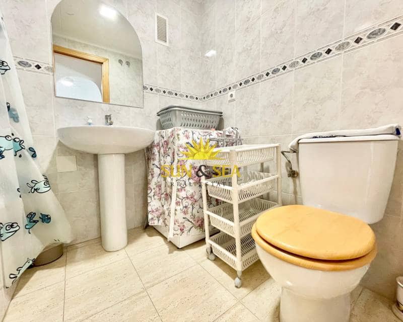 3 soverom Leilighet til leie i Torrevieja med svømmebasseng garasje - € 950 (Ref: 9015120)