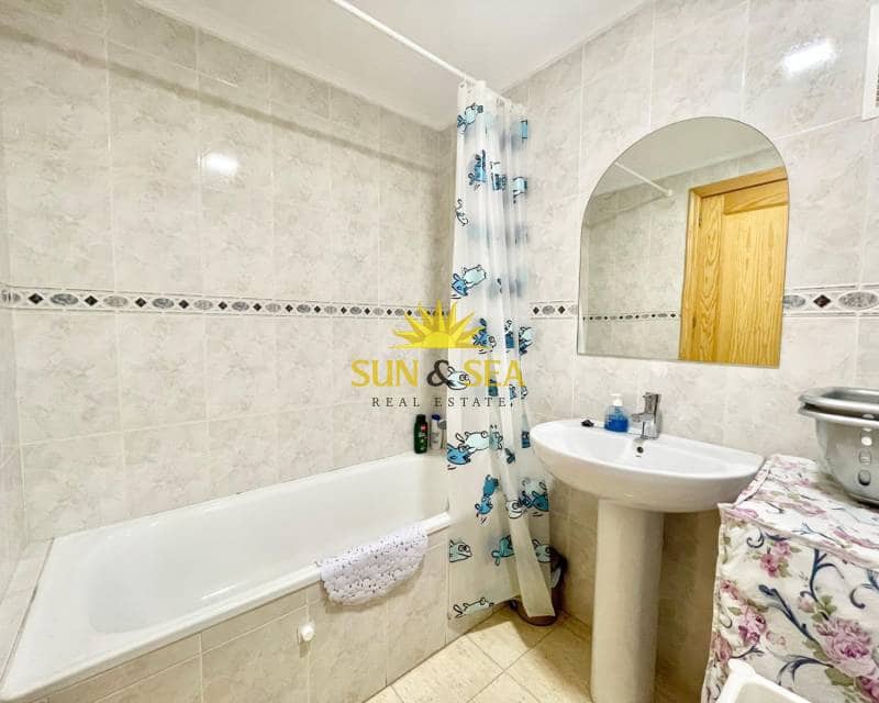 3 soverom Leilighet til leie i Torrevieja med svømmebasseng garasje - € 950 (Ref: 9015120)