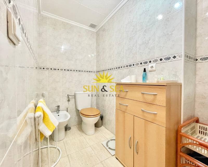 3 soverom Leilighet til leie i Torrevieja med svømmebasseng garasje - € 950 (Ref: 9015120)
