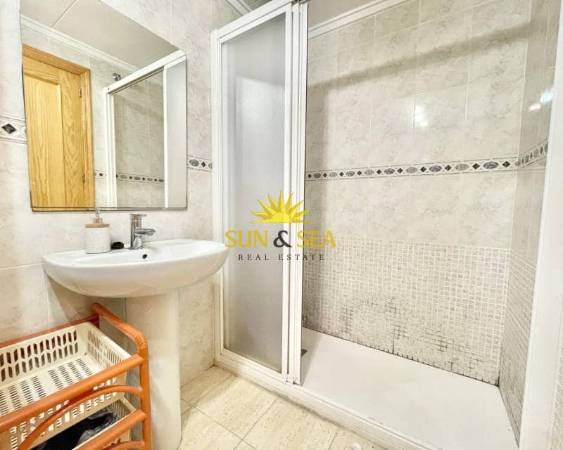 3 soverom Leilighet til leie i Torrevieja med svømmebasseng garasje - € 950 (Ref: 9015120)