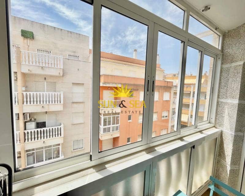 3 soverom Leilighet til leie i Torrevieja med svømmebasseng garasje - € 950 (Ref: 9015120)