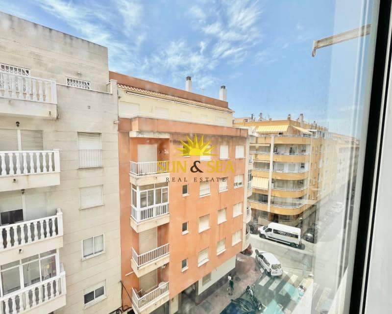 3 soverom Leilighet til leie i Torrevieja med svømmebasseng garasje - € 950 (Ref: 9015120)