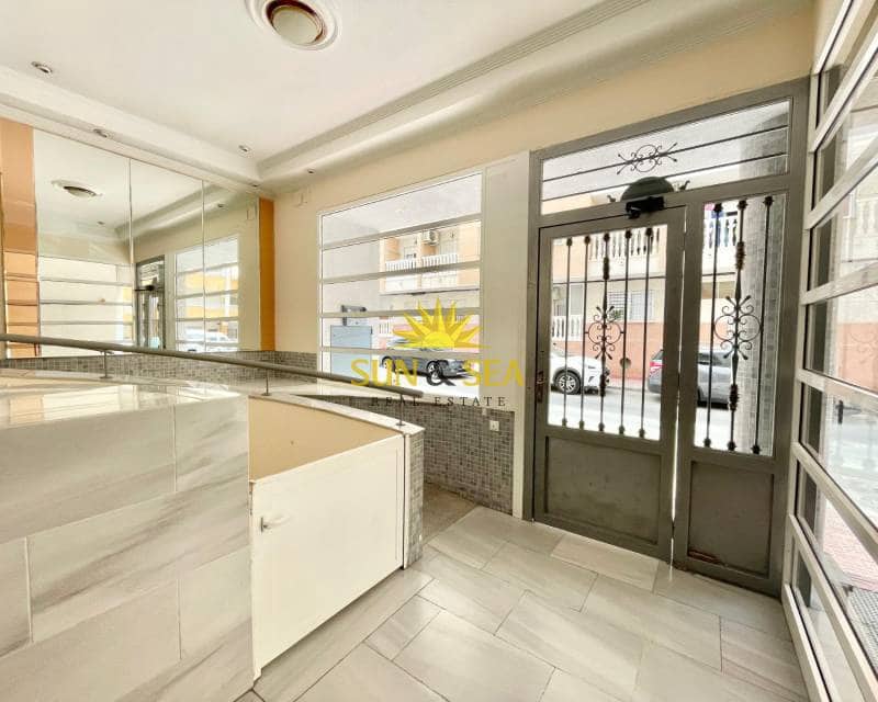 3 soverom Leilighet til leie i Torrevieja med svømmebasseng garasje - € 950 (Ref: 9015120)
