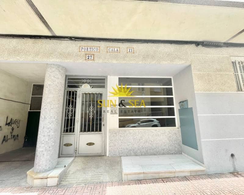 3 soverom Leilighet til leie i Torrevieja med svømmebasseng garasje - € 950 (Ref: 9015120)