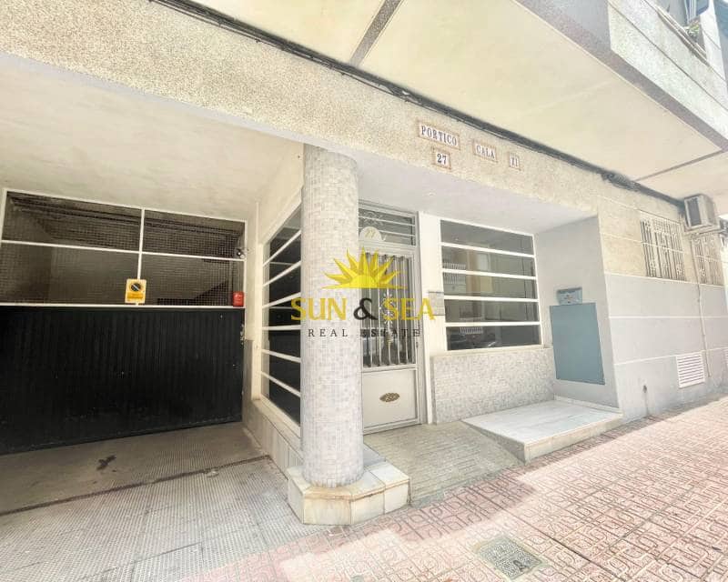 3 soverom Leilighet til leie i Torrevieja med svømmebasseng garasje - € 950 (Ref: 9015120)