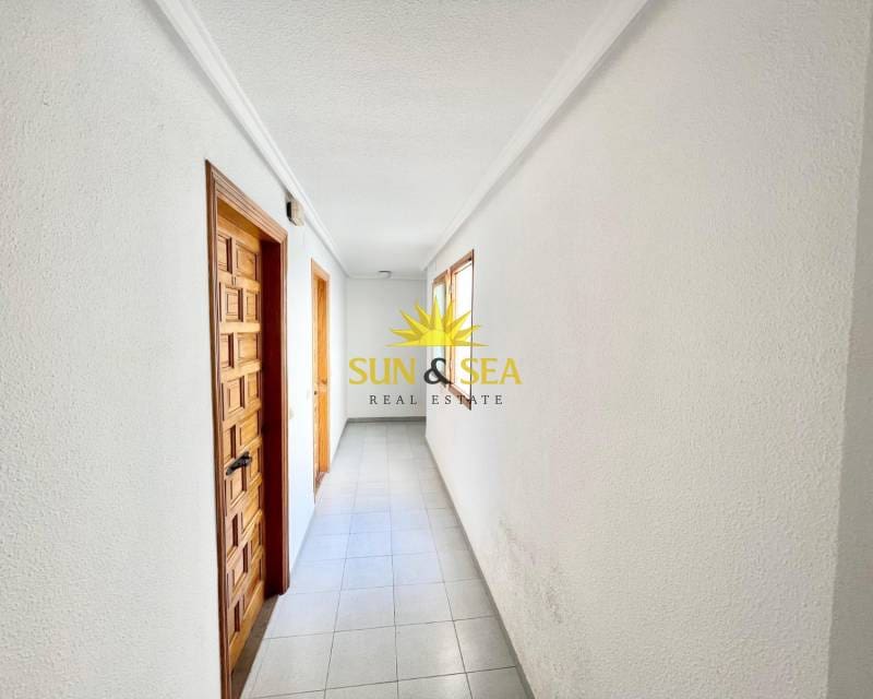 1 sovrum Lägenhet att hyra i Torrevieja med pool - 750 € (Ref: 9018749)