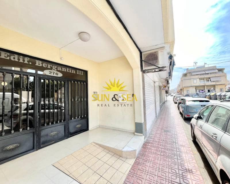 1 sovrum Lägenhet att hyra i Torrevieja med pool - 750 € (Ref: 9018749)