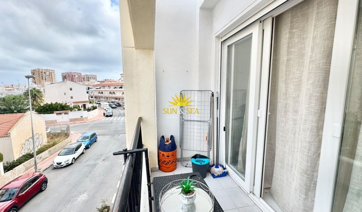 1 bedroom Apartment for rent in Torrevieja with pool - € 700 (Ref: 9018749)