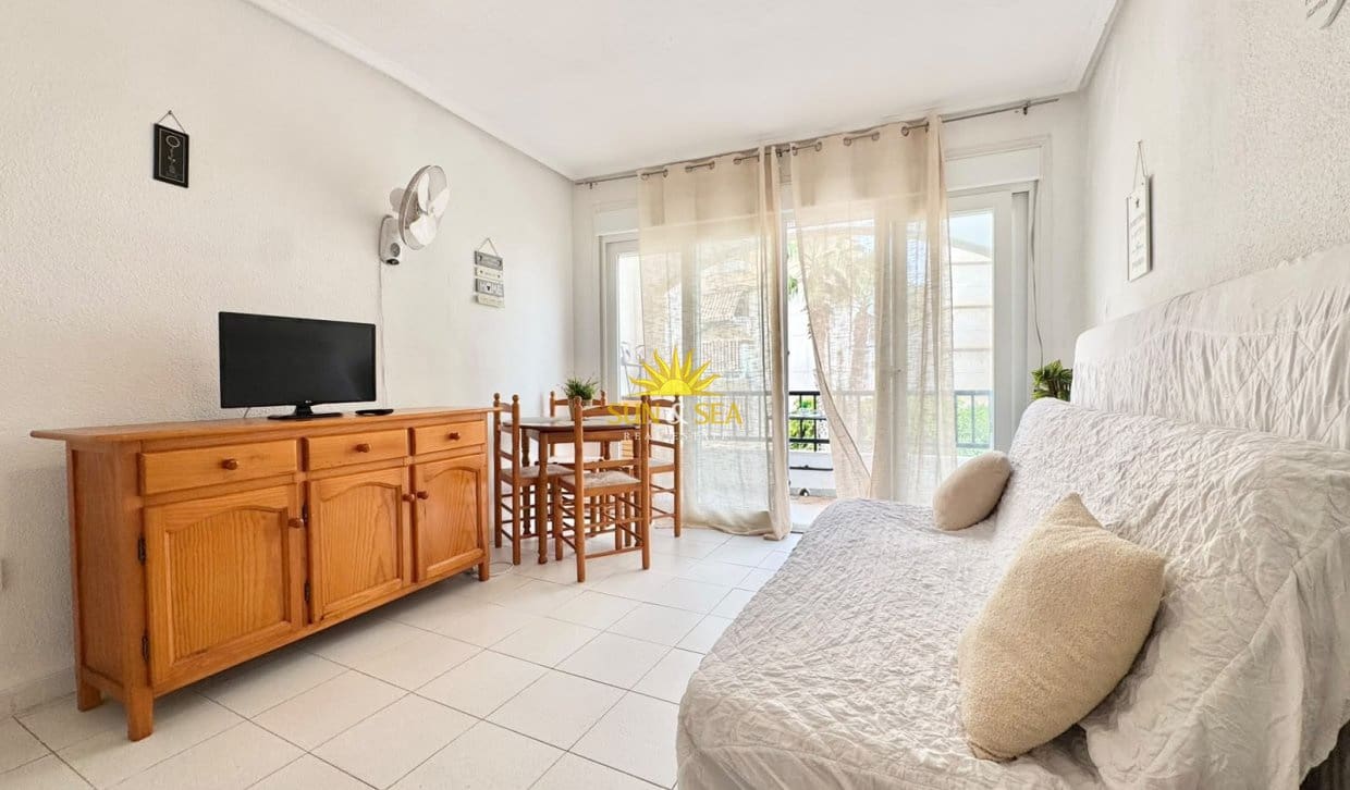 1 bedroom Apartment for rent in Torrevieja with pool - € 700 (Ref: 9018749)