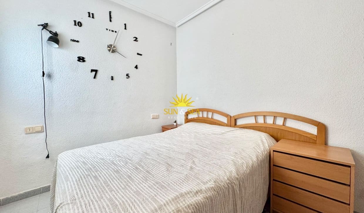 1 bedroom Apartment for rent in Torrevieja with pool - € 700 (Ref: 9018749)