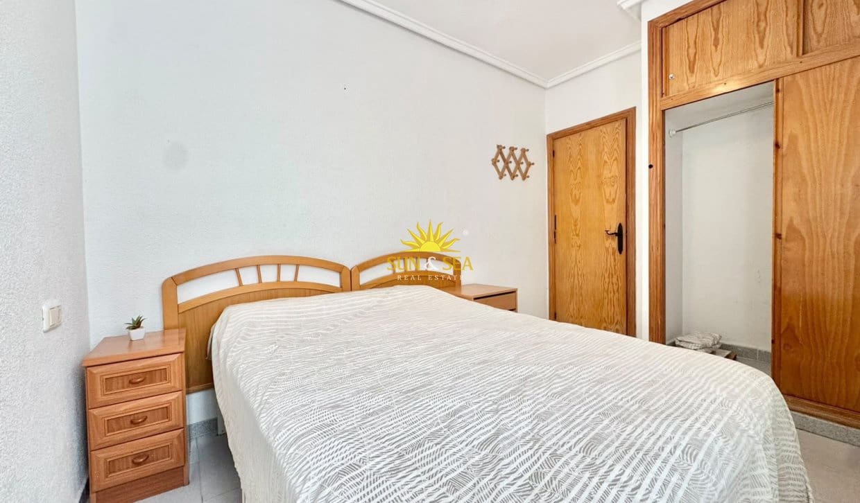 1 bedroom Apartment for rent in Torrevieja with pool - € 700 (Ref: 9018749)