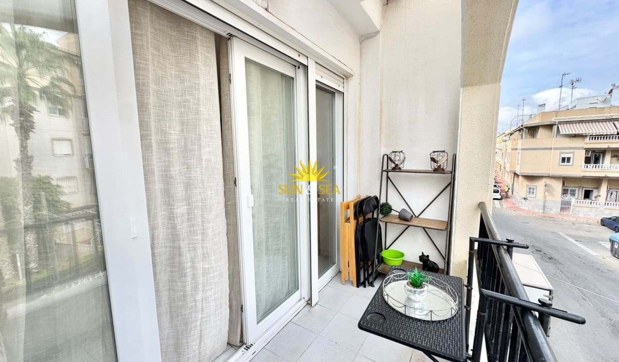 1 bedroom Apartment for rent in Torrevieja with pool - € 700 (Ref: 9018749)