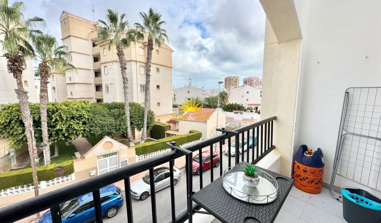 1 bedroom Apartment for rent in Torrevieja with pool - € 700 (Ref: 9018749)