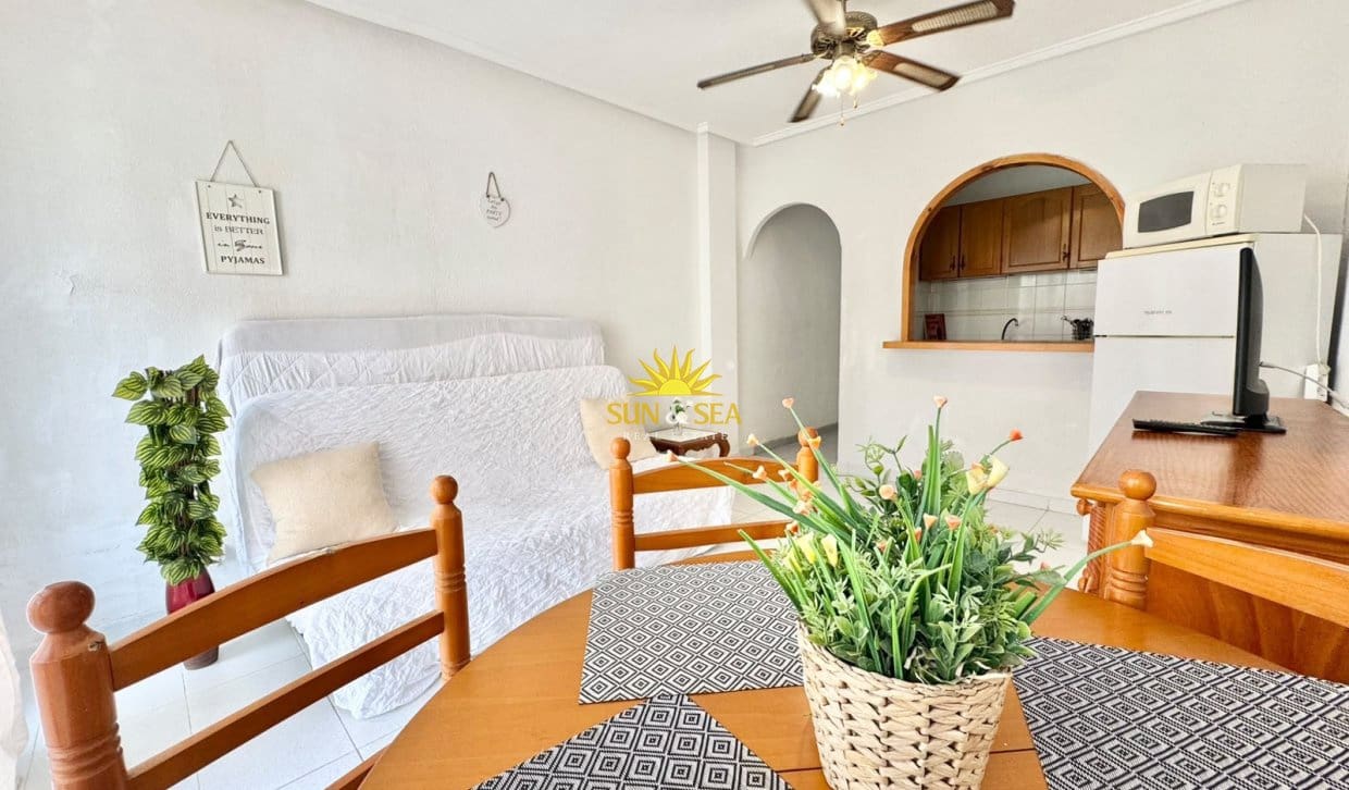 1 bedroom Apartment for rent in Torrevieja with pool - € 700 (Ref: 9018749)