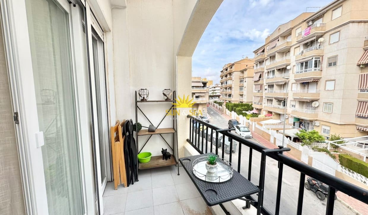 1 bedroom Apartment for rent in Torrevieja with pool - € 700 (Ref: 9018749)