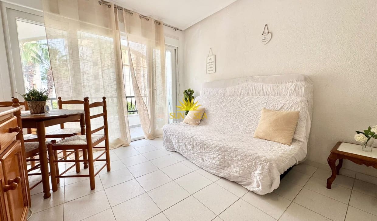 1 bedroom Apartment for rent in Torrevieja with pool - € 700 (Ref: 9018749)
