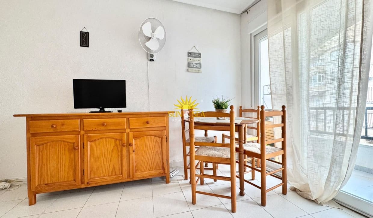 1 bedroom Apartment for rent in Torrevieja with pool - € 700 (Ref: 9018749)