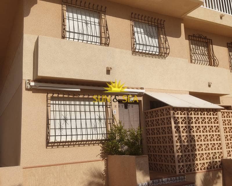 4 soverom Villa til leie i La Manga del Mar Menor med svømmebasseng - € 800 (Ref: 9022336)