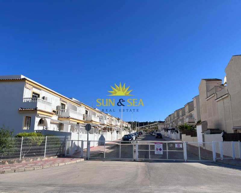 2 bedroom Townhouse for rent in Gran Alacant with pool - € 950 (Ref: 9028422)