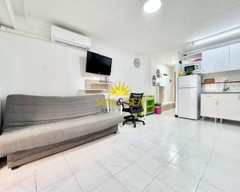 Studio de 1 chambre à louer à Torrevieja avec piscine - 600 € (Ref: 9058048)