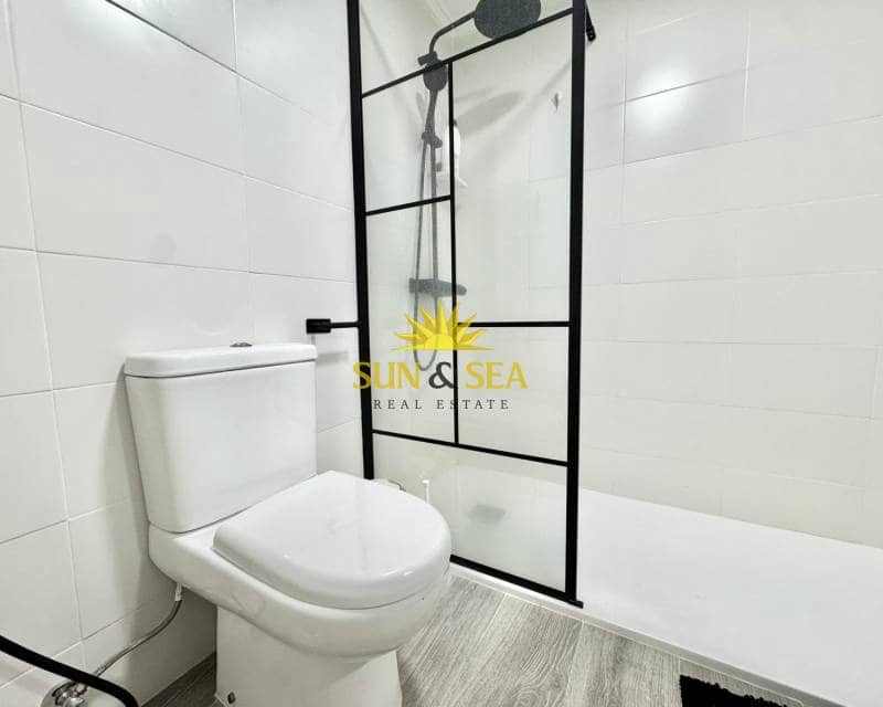 Studio de 1 chambre à louer à Torrevieja avec piscine - 600 € (Ref: 9058048)