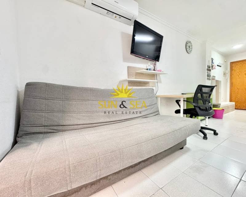 Studio de 1 chambre à louer à Torrevieja avec piscine - 600 € (Ref: 9058048)