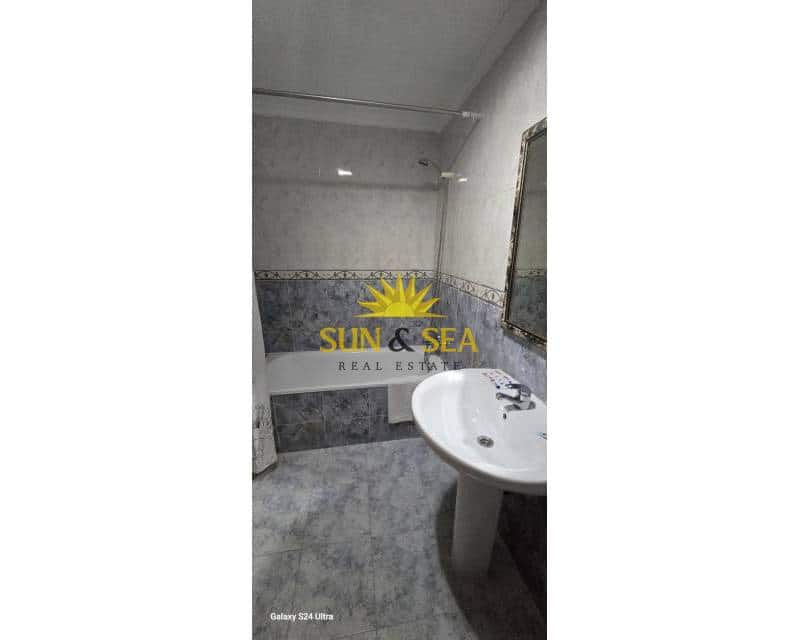 Apartamento de 3 habitaciones en Torrevieja en venta - 225.000 € (Ref: 9058236)