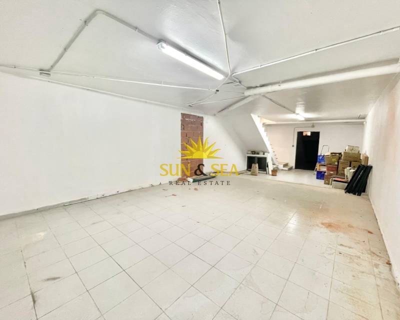 1 quarto Comercial para arrendar em Torrevieja - 1 500 € (Ref: 9072330)