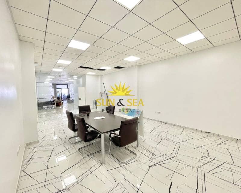 1 quarto Comercial para arrendar em Torrevieja - 1 500 € (Ref: 9072330)