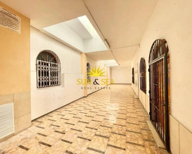 1 quarto Comercial para arrendar em Torrevieja - 1 500 € (Ref: 9072330)