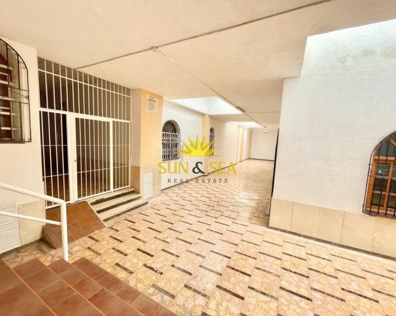 1 quarto Comercial para arrendar em Torrevieja - 1 500 € (Ref: 9072330)